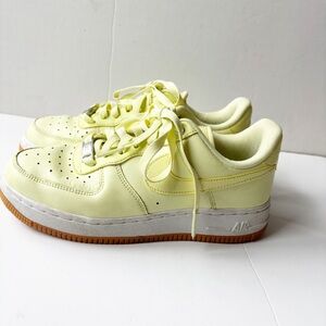 NIKE yellow Airforce 1s sz. 6.5